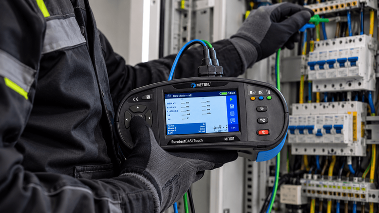 Metrel MI 3107 EurotestEASI Touch - Přístroj určený pro revize elektrických instalací